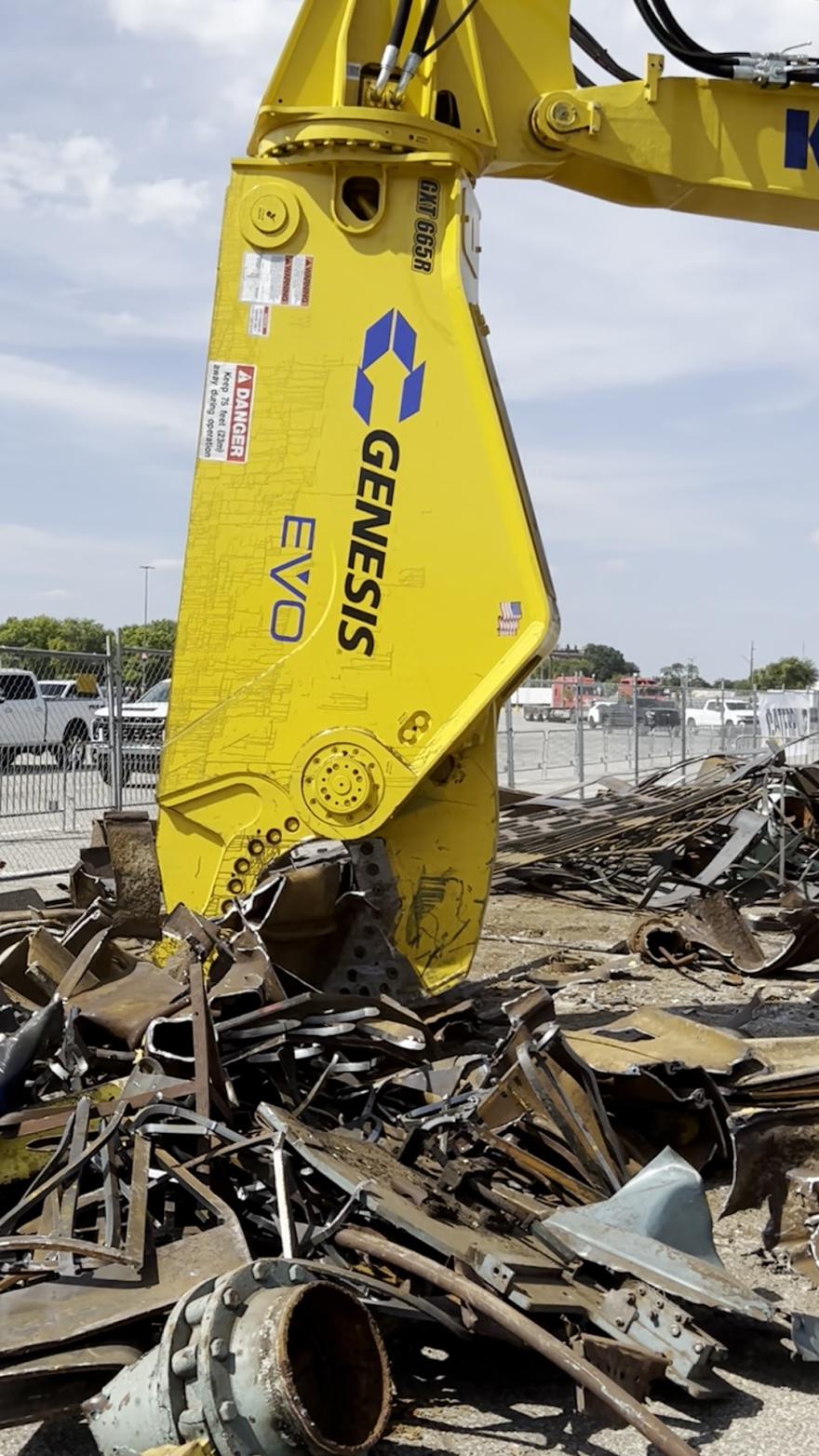 GXT 665R EVO mobile shear processing scrap